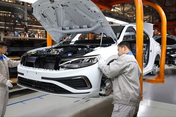 چرخش خودروسازان غربی به شرق