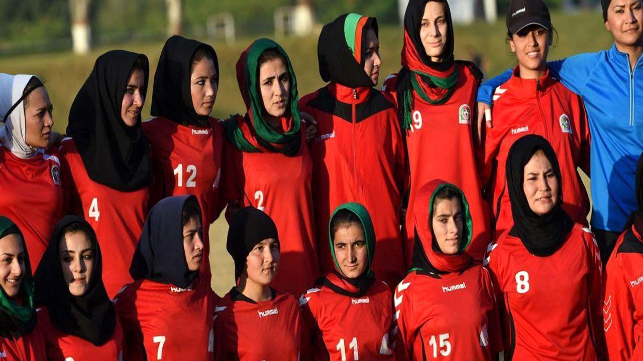 چه بر سر تیم ملی فوتبال زنان افغانستان آمد؟