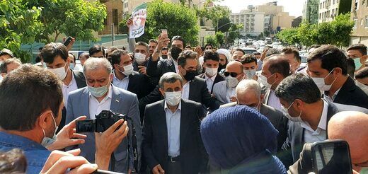 محمود احمدی‌نژاد وارد وزارت کشور شد/ عکس 