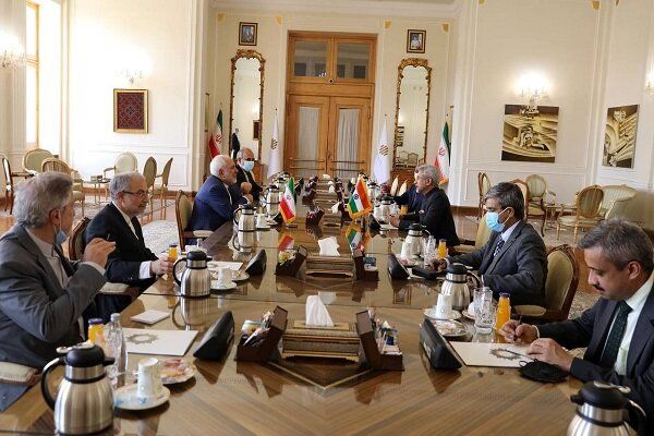 دیدار ظریف با وزیر خارجه هند در تهران