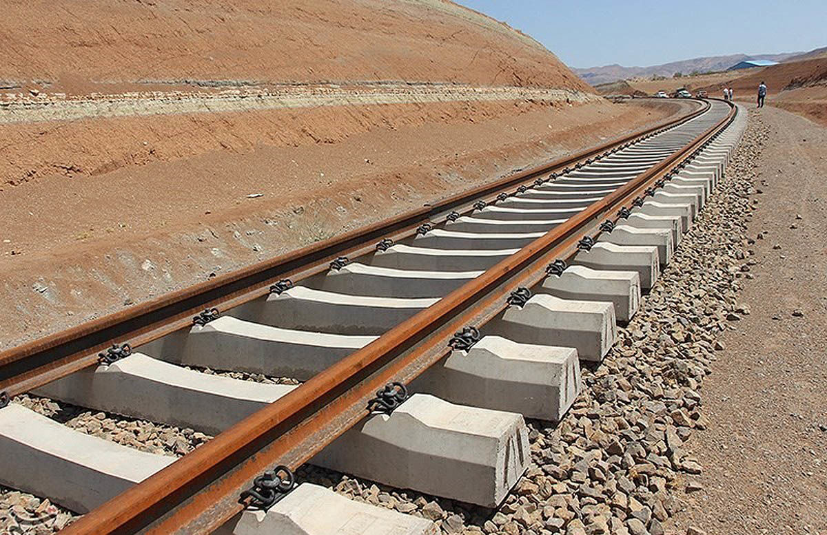 سوت قطار میانه-اردبیل 7 ماه دیگر به‌صدا درمی‌آید