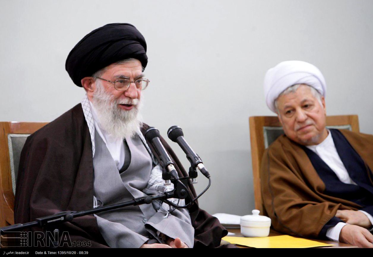 ارتباط خانواده هاشمی رفسنجانی با رهبر انقلاب به روایت برادر او / عمل به فرامین رهبری بر همه واجب است