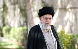عکسی دیده نشده از رهبر شهید انقلاب و آیت الله سیدمجتبی خامنه‌ای در کنار هم