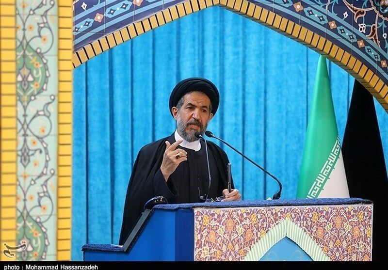 امام جمعه تهران: اشکی که جهان برای اوکراین می‌ریزد، اشک تمساح است/ اندوهگین مردم اوکراین هستیم
