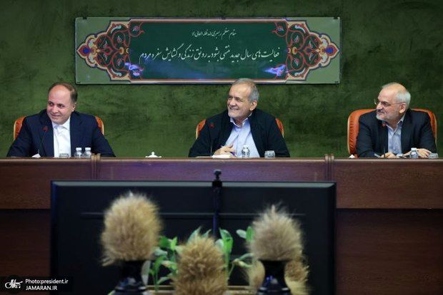 پزشکیان: مسیر خدمت‌رسانی بدون وقفه ادامه دارد / تأکید بر انسجام مدیریتی و تداوم برنامه‌ها