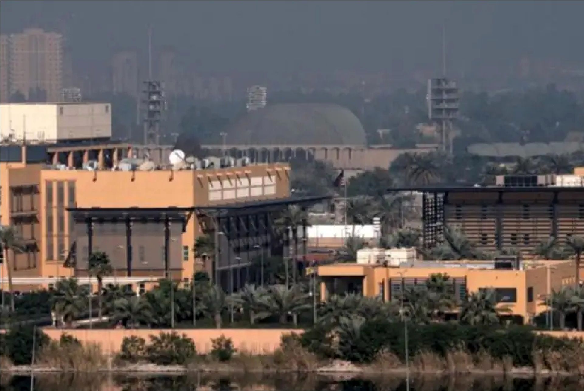 پدافند سفارت آمریکا در بغداد فعال شد/ رصد پهپاد در آسمان الخضراء