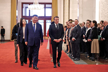 بازگشت مکرون با دست خالی