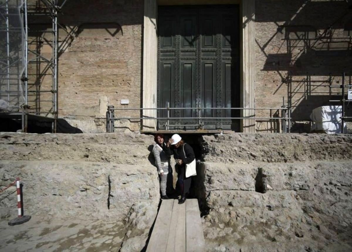 ببینید| رونمایی از مقبره سنگی اولین پادشاه روم