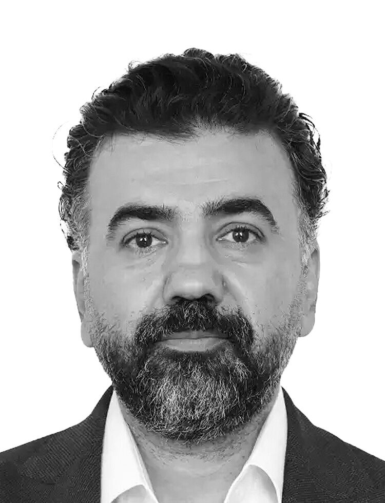 دکتر مصطفی  صادق