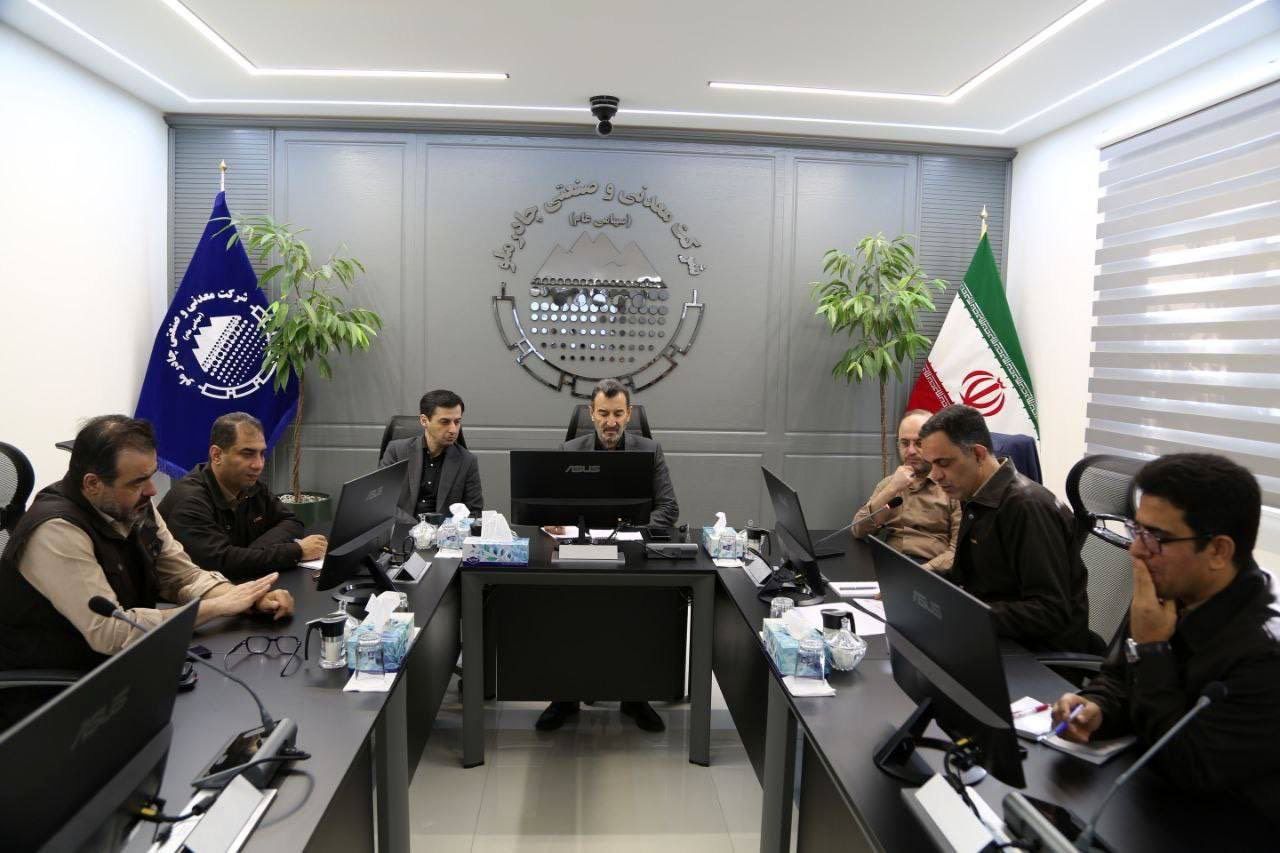 بازدید رئیس هیأت عامل ایمیدرو از مجتمع‌های صنعتی و معدنی چادرملو 