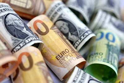 قیمت دینار عراق و لیر ترکیه در بازار ارز امروز تهران/ ریال عمان و منات گران شدند