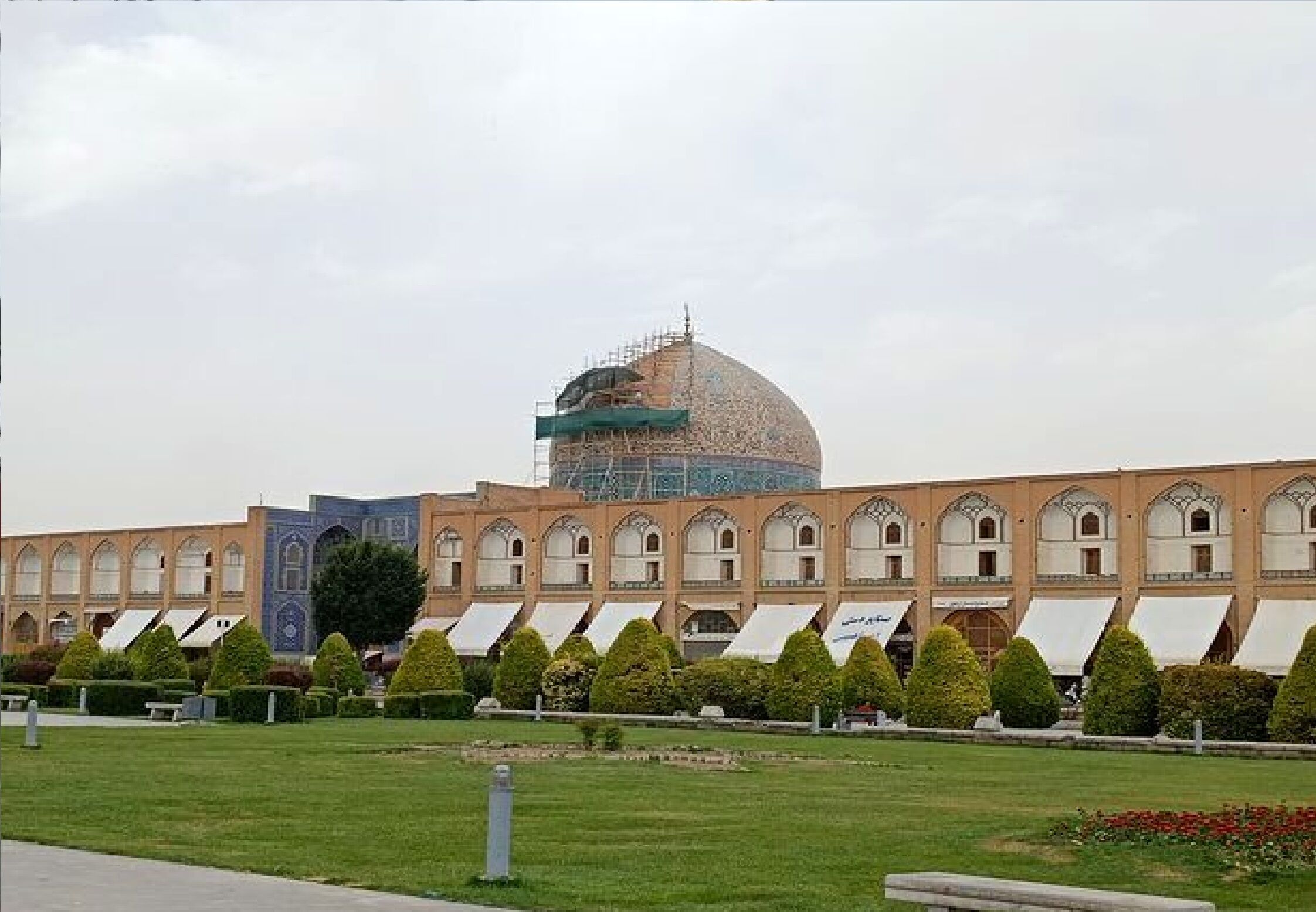 وقوع آتش‌سوزی در میدان نقش جهان+ جزئیات
