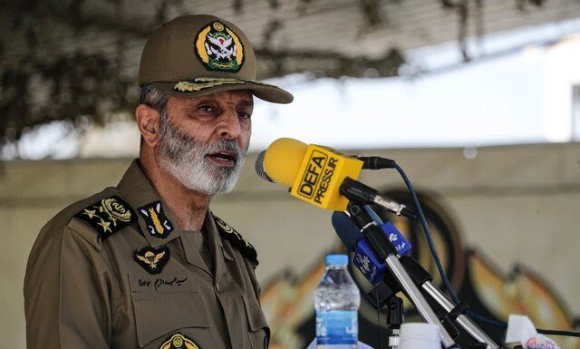 فرمانده کل ارتش: نظام سلطه با فشارهای اقتصادی حقوق ملت‌ها را پایمال می‌کند