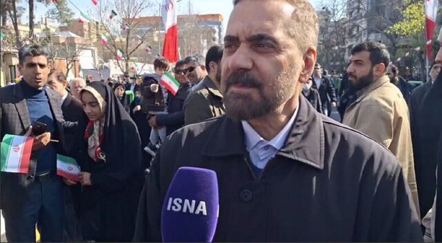 وزیر دفاع در راهپیمایی 22 بهمن: جمهوری اسلامی بهترین نظام دنیاست 