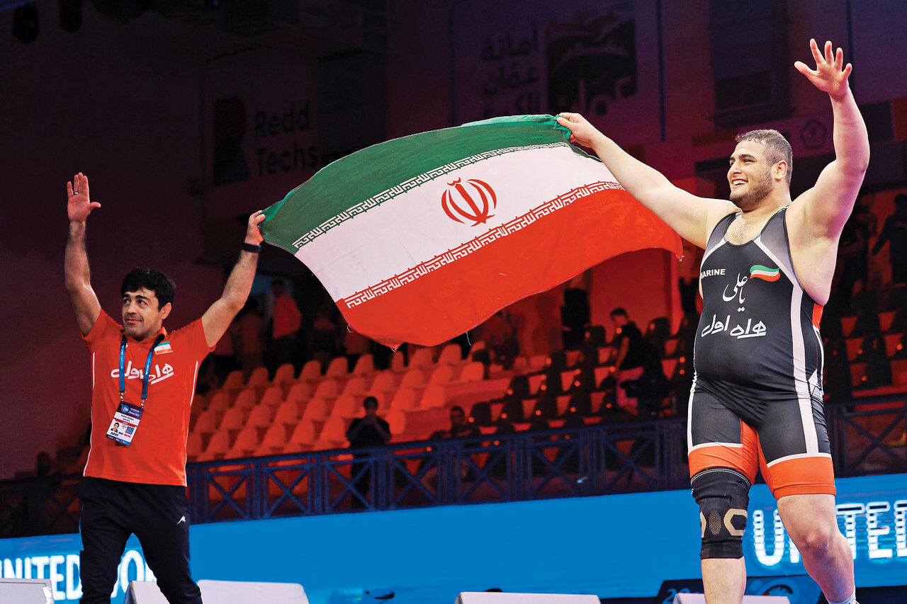 کشتی‌گیر 20 ساله ایرانی بر بام جهان ایستاد/ المپیک مدعی تازه پیدا کرد
