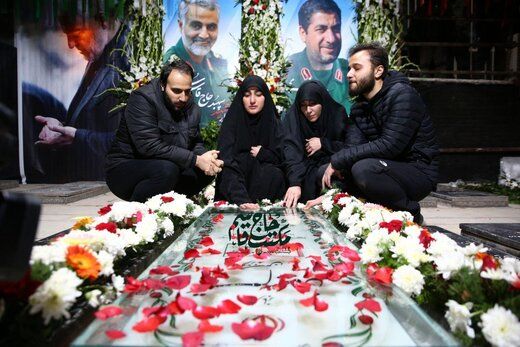 تصویری از دیدار خصوصی خانواده سردار سلیمانی با رهبر انقلاب