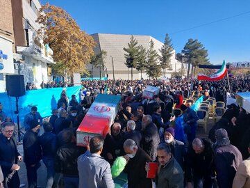 طعنه سنگین روزنامه فرهیختگان به تندروها: به خودشان اجازه می‌دهند جای خدا بنشیند / برای شهدای دفاع ملی 12 روزه هم تعیین تکلیف می کنند