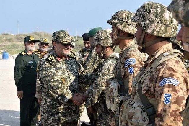 حضور دریادار تنگسیری در جزایر بوموسی و سیری / علت چیست؟