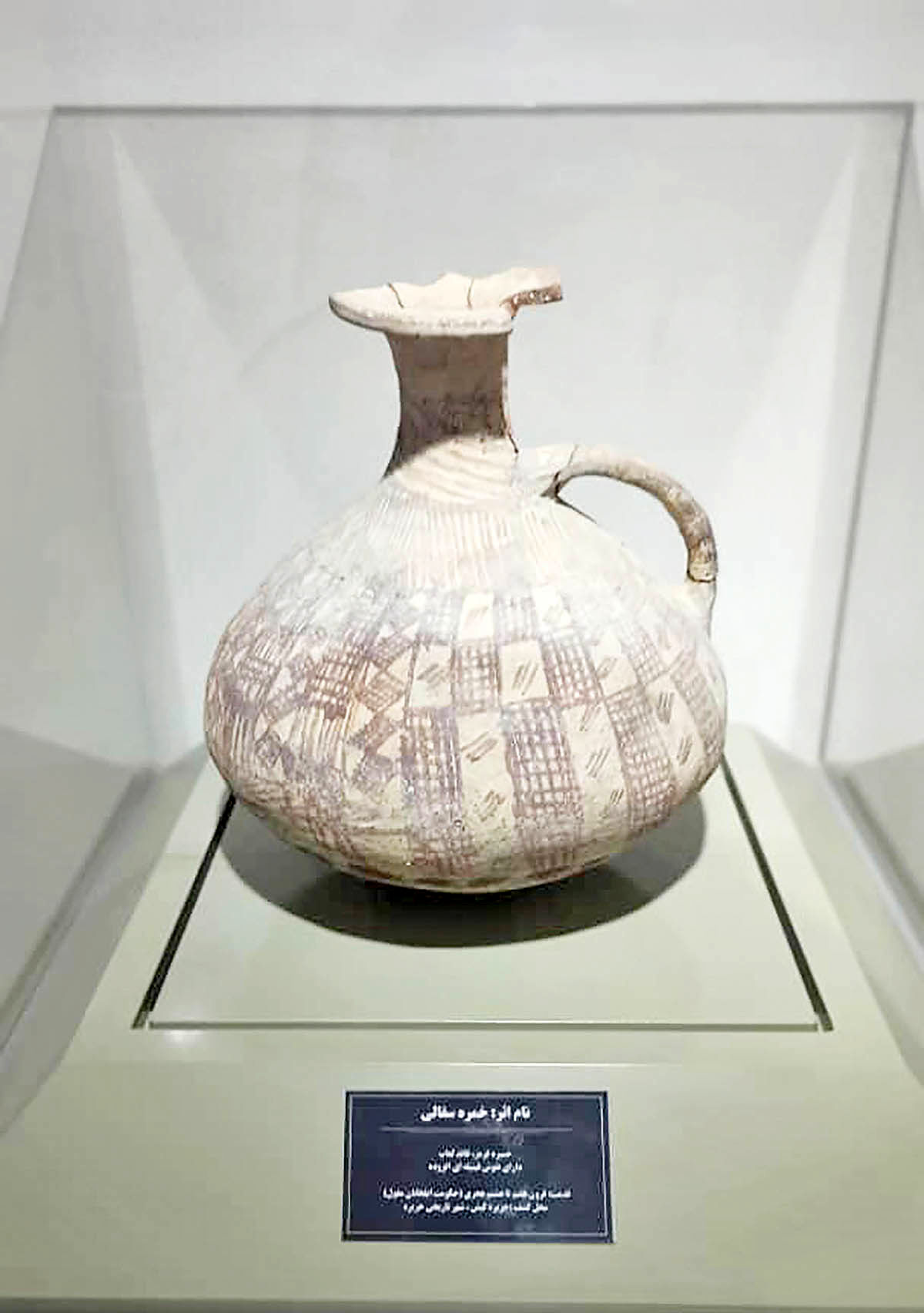 ٢۵ شیء تاریخی هزار ساله در موزه جزیره کیش به نمایش درآمد 