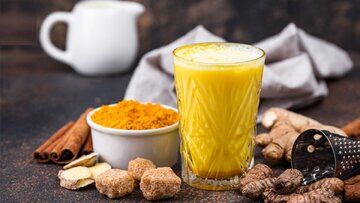 معجزه ترکیب شیر و این ادویه طلایی برای سلامتی