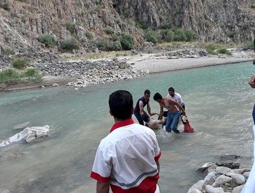 جستجو برای یافتن یک کودک غرق شده دیگر در رودخانه هراز