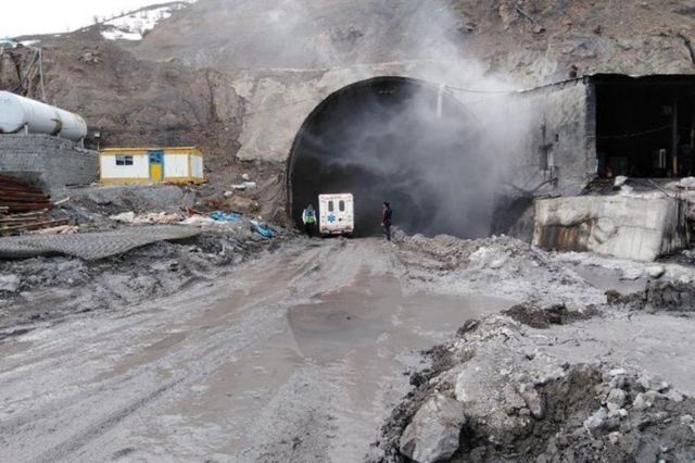  کشف اجساد جانباختگان حادثه ریزش سنگ تونل شهرستانک