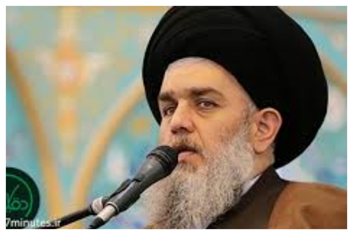 روایت حجتالاسلام مومنی از لحظه دفن پیکر شهید رئیسی + فیلم