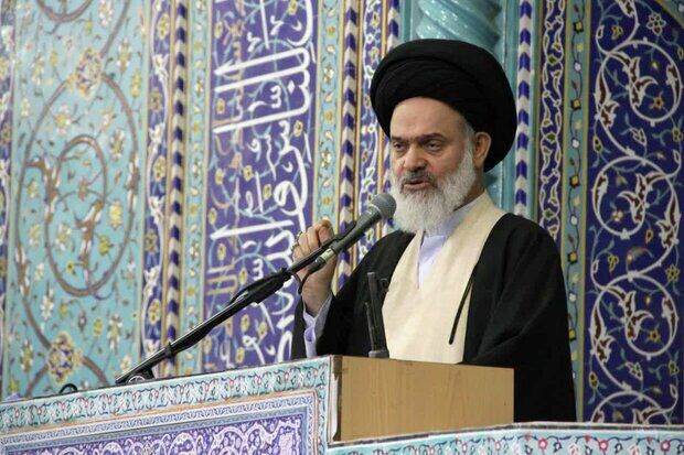 امام جمعه قم: حادثه فوت این دختر ممکن است در هر جایی رخ دهد؛ قانون باید حرف آخر را بزند