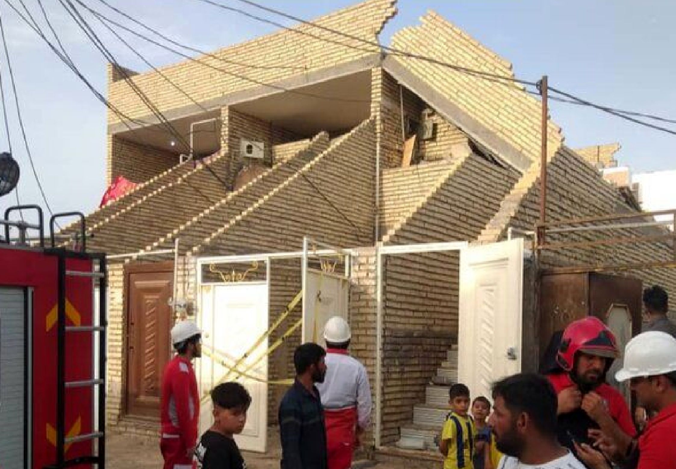 انفجار شدید در اهواز / یک واحد مسکونی تخریب شد