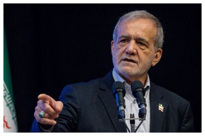 تاکید پزشکیان بر توسعه آب شیرین‌کن‌ها برای حل مشکل آب