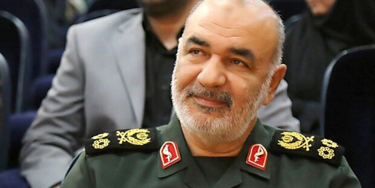 بازدید فرمانده کل سپاه از شهر زلزله‌زده سی‌سخت