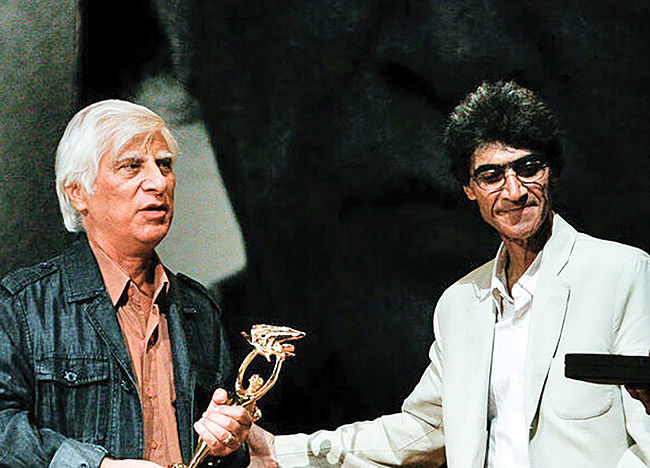 نمی‌توانیم به همه‌چیز مشکوک باشیم