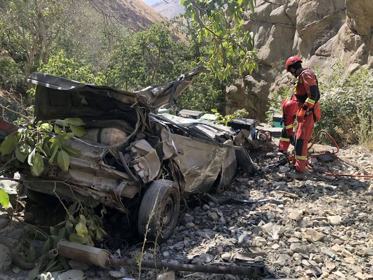 مرگ تلخ 2 نفر بر اثر سقوط خودرو به دره در مازندران