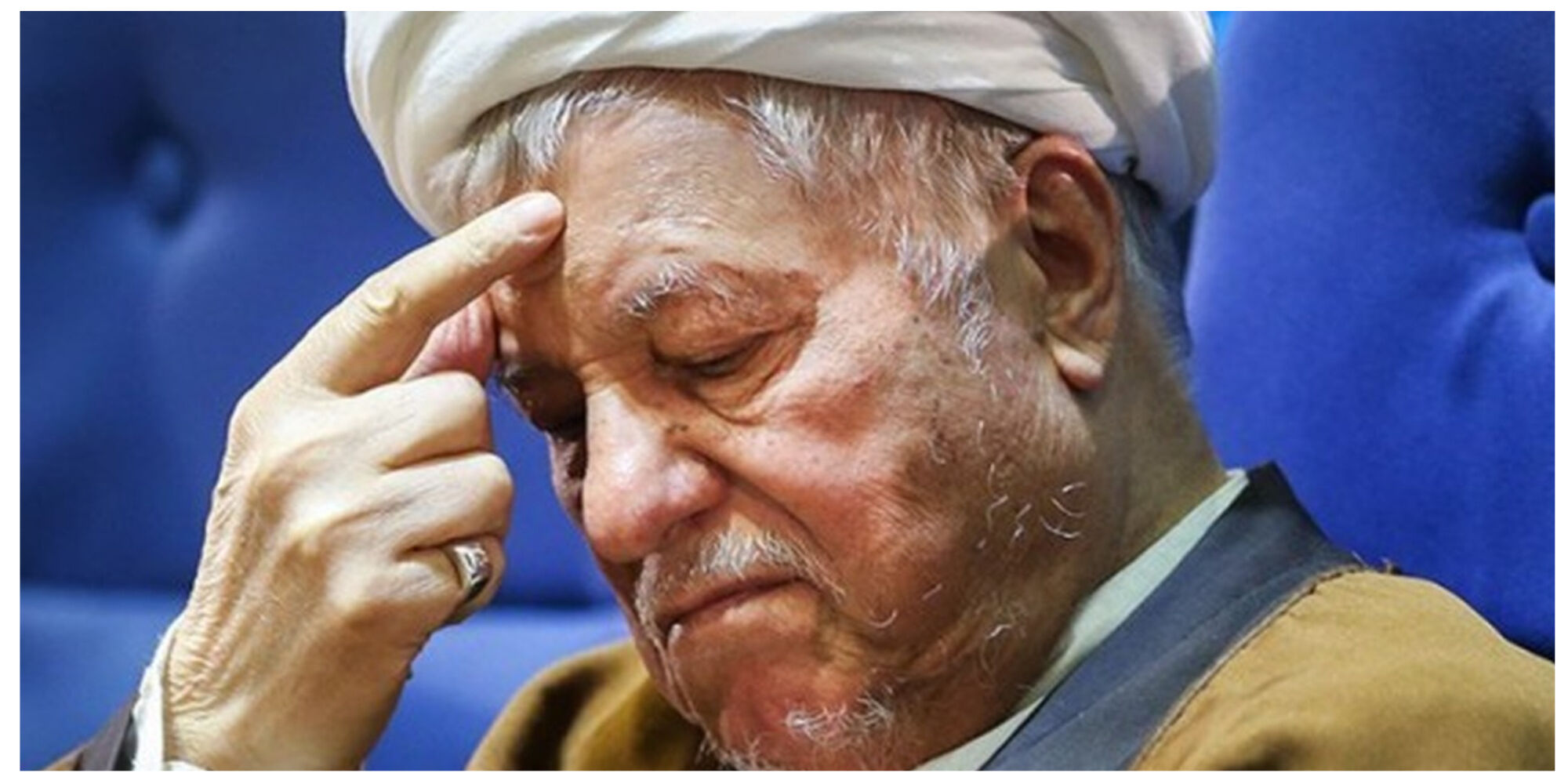 آیت‌الله هاشمی با پوششی متفاوت در خارج از کشور/ عکس
