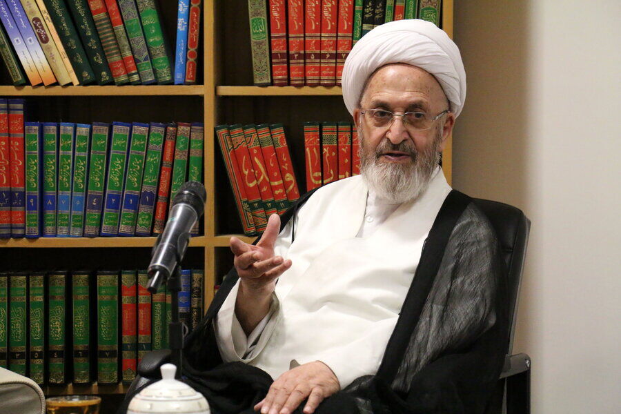 یک مرجع تقلید: آنهایی که ادعای تقوا دارند، هنگام قدرت هم همان زهد را دارند؟