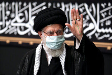 اولین شب عزاداری حضرت امام حسین(ع) با حضور رهبر انقلاب و سران قوا +تصاویر 