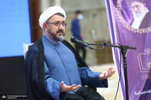 انتقاد کمساری از ارائه تصویر نادرست از امام برای نسل جوان