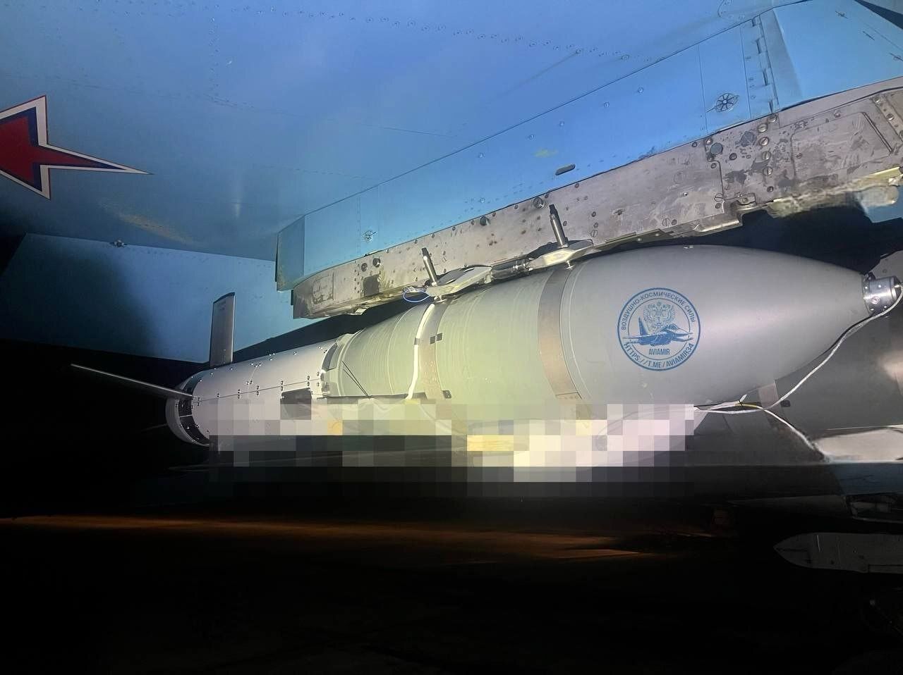 عکسی از بمب پیشرفته روسیه زیر یک جنگنده سوخو 34 2