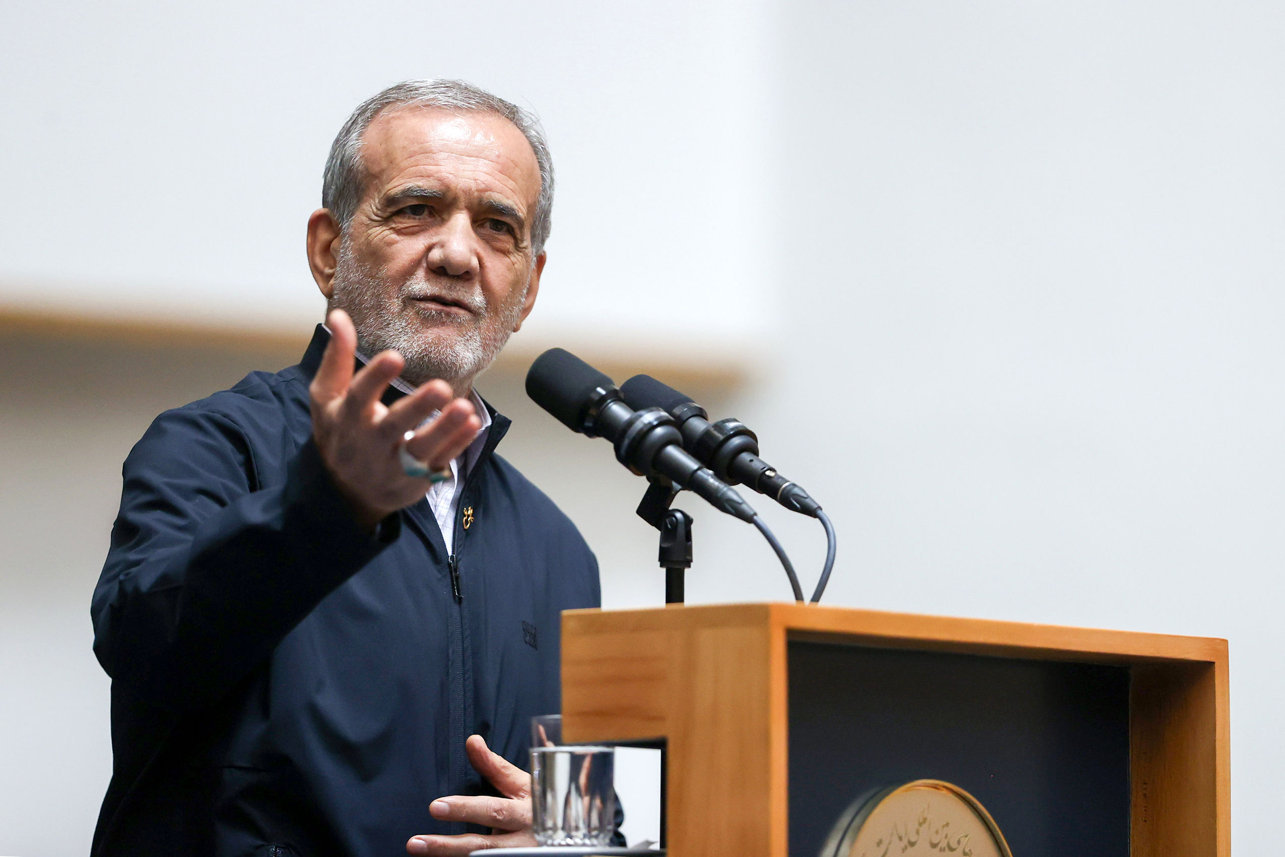 پزشکیان: استمرار تجاوزات اسرائیل با پاسخ شدیدتر و قدرتمندانه‌تر نیروهای مسلح ایران مواجه خواهد شد