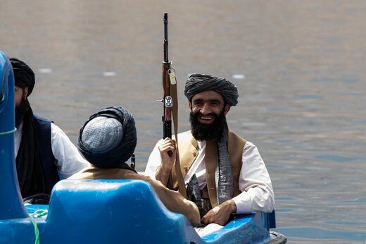 ادعای یکی از سران طالبان: آمریکا از ما با خفت گدایی خواهد کرد+فیلم