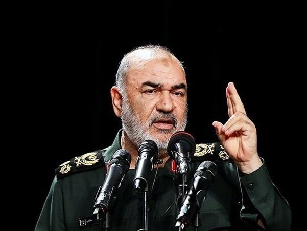 سردار سلامی: چه تضمینی وجود دارد که آمریکا واکسن فلج‌کننده به ما ندهد؟