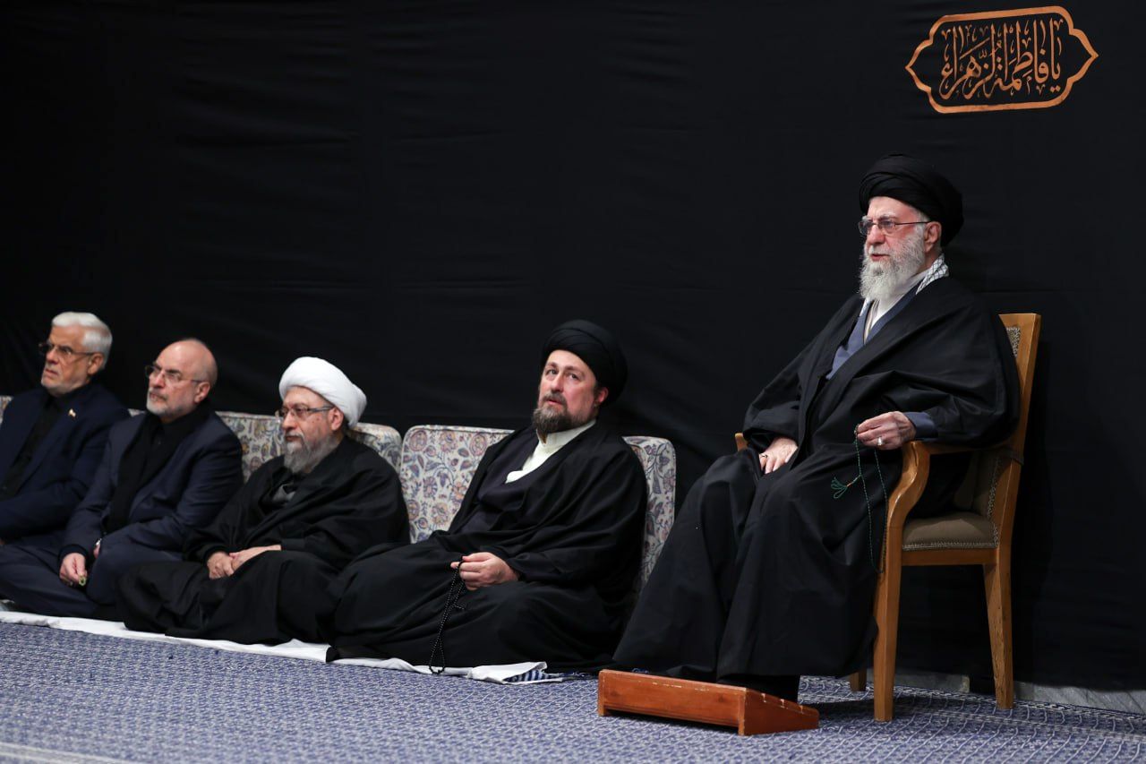 تصاویری از گفت و گوی محمود کریمی با رهبر معظم انقلاب / قالیباف و پزشکیان هم بودند 4