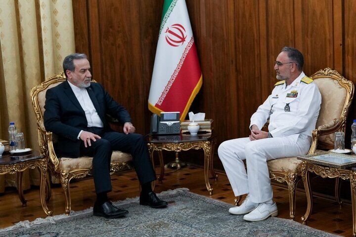 دیدار عراقچی با فرماندهان ارشد نیروی دریایی ارتش