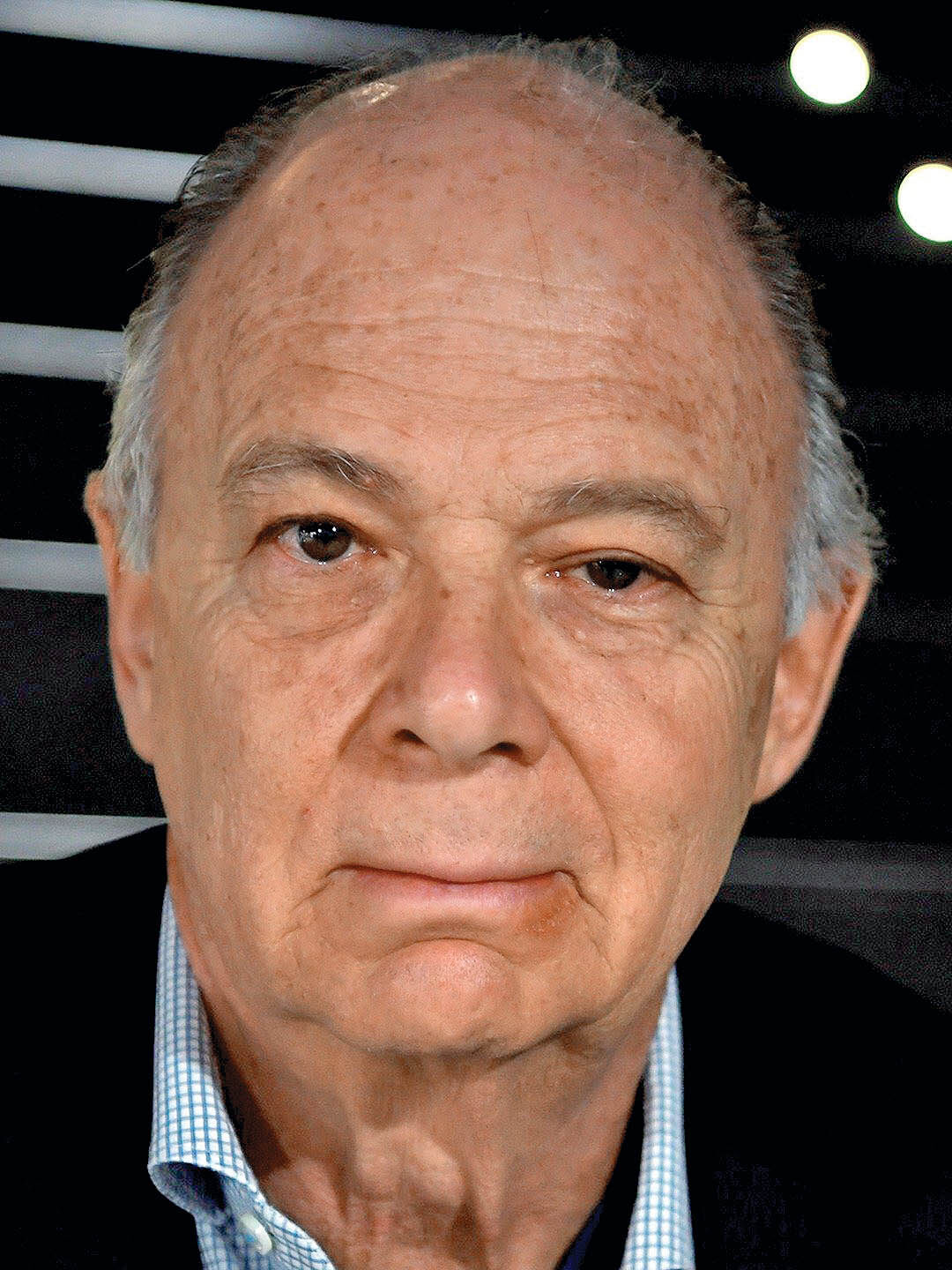 انریکه کراز مورخ، روزنامه‌نگار و کارآفرین