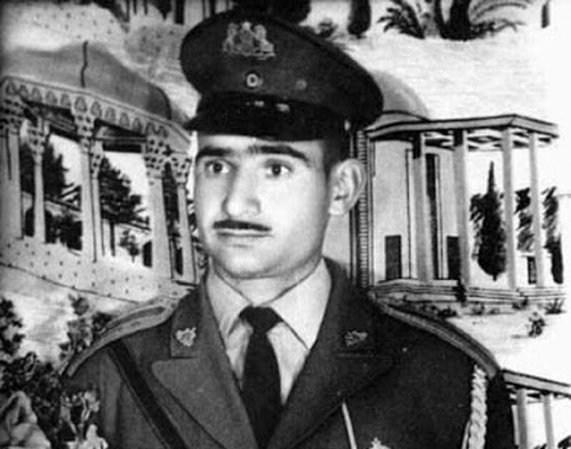 ماجرای ترور نافرجام محمدرضا پهلوی/ یکی از افراد گارد سلطنتی شاه را به رگبار مسلسل بست