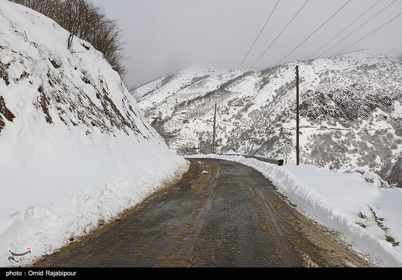 بارش برف و باران در جاده‌های ۱۵ استان