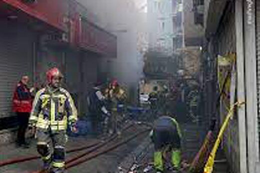 شهادت یک آتش‌نشان در حادثه آتش سوزی خیابان بهار+ عکس