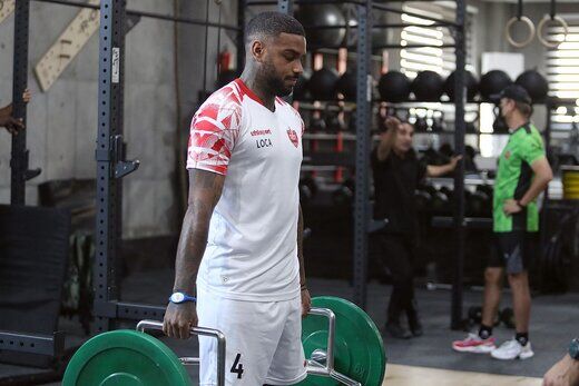اقدام جالب همسر لوکادیا برای فرار از هواداران پرسپولیس+ عکس