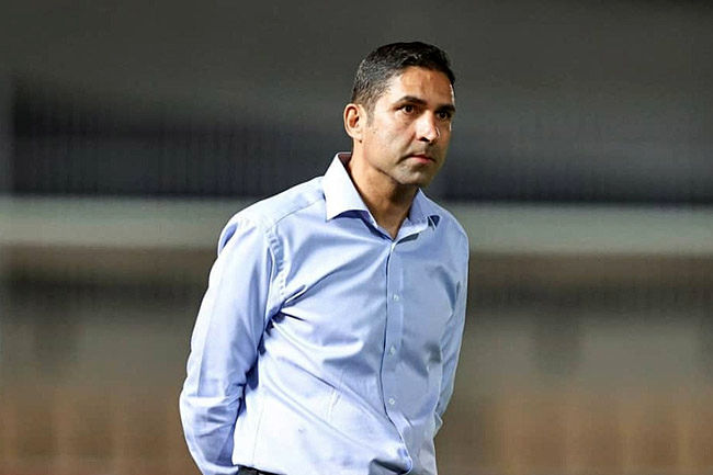 مرغ وحید، یک پا دارد