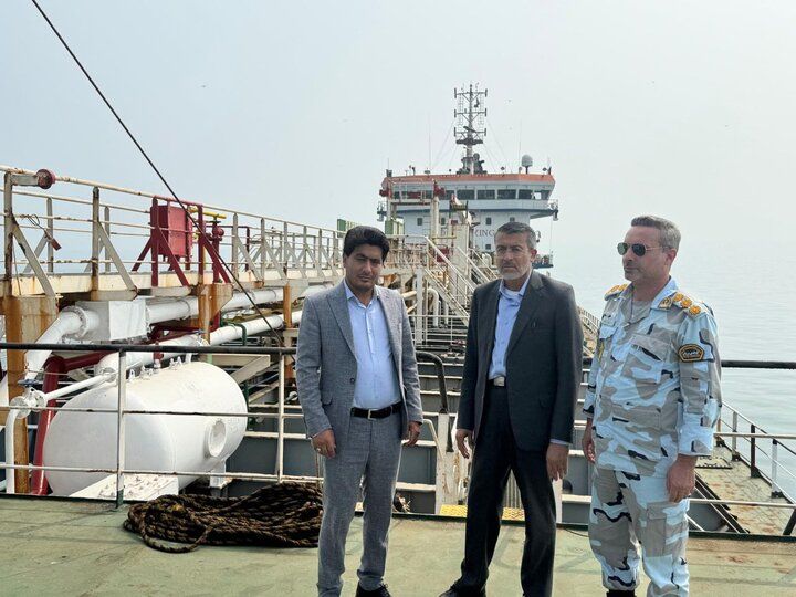 توقیف یک شناور در آب های خلیج فارس / ماجرا چیست؟